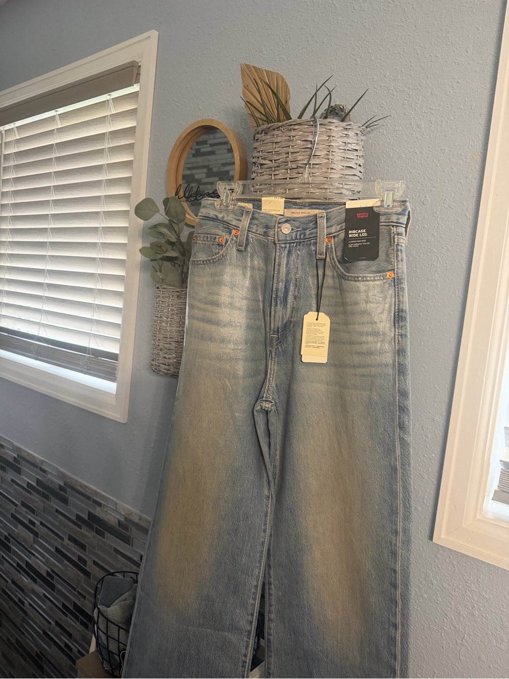 New Levi's Ribcage Jeans size 25 x 30 - Picture 4 of 5